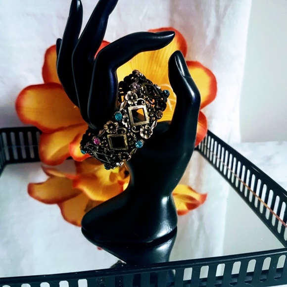 #J8 Floral Design Snap On Bracelet - Picture 5 of 8